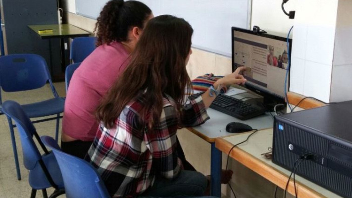 למידה מרחוק עם בתי ספר אחרים. צילום:  קדימה מדע  World ORT