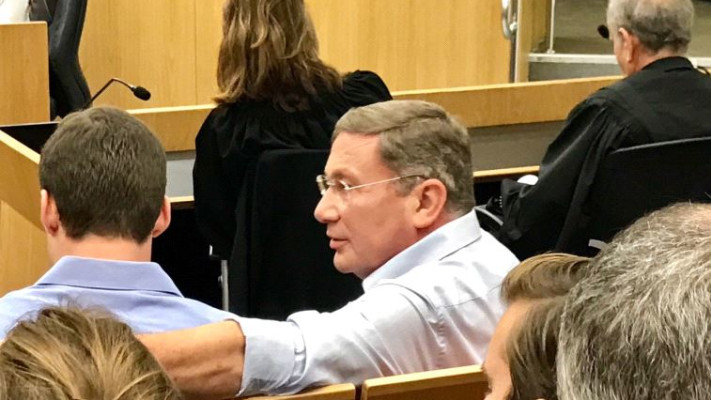 נוחי דנקנר בהקראת גזר הדין. צילום: מור שמעוני