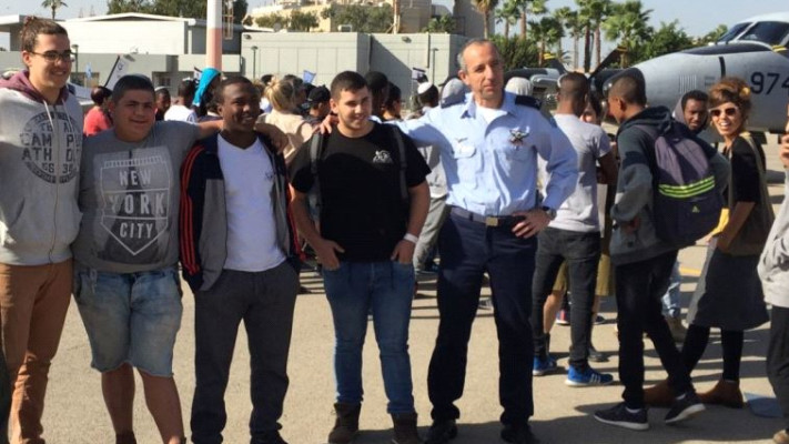 תא&quot;ל נתן ישראלי במפגש עם משתתפי פרוייקט &quot;פלדה כחולה&quot;. צילום: דובר צה&quot;ל