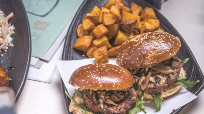 היינו שמחים לאכול אותו כל יום. בורגר 'BIG IN JAPAN'. צילום: אלמוג דביר