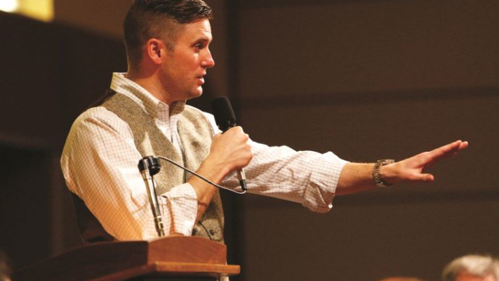 שקע בפעילות גזענית קיצונית כדי &quot;לנקות את אמריקה&quot;. ריצ'רד ספנסר, מנהיג &quot;אלט רייט&quot;, בהרצאה באוניברסיטה בטקסס החודש. צילום: רויטרס