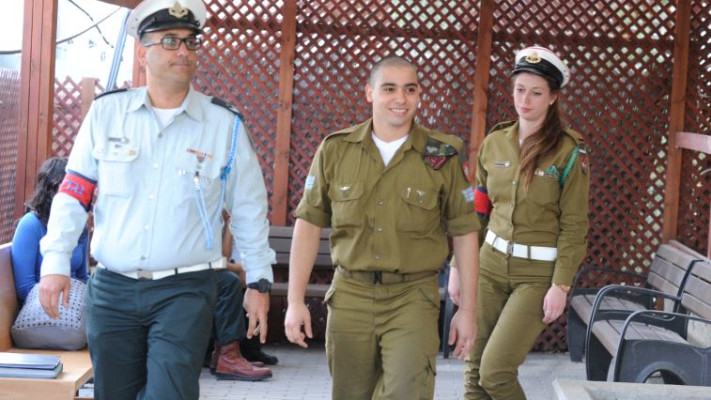 אלאור אזריה מובא למעצר. צילום: אבשלום ששוני