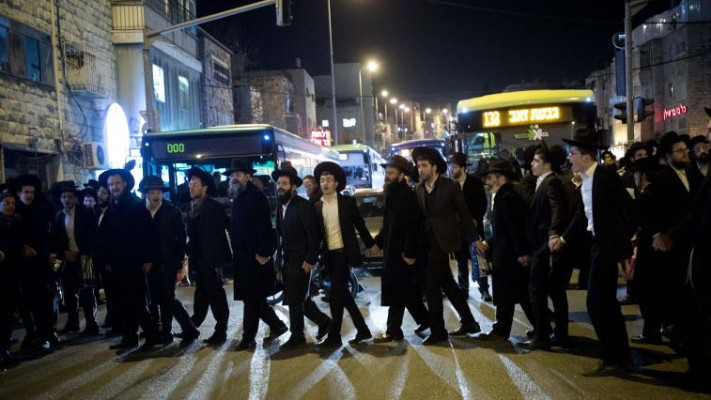 הפגנות חרדים. לא מוצאים זמן להתגייס. צילום: יונתן סינדל, פלאש 90