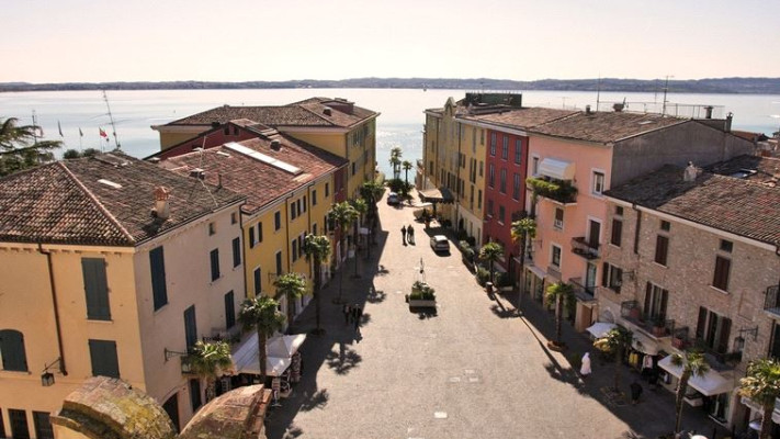 סירמיונה. פנינת האגם וגם גלידה מעולה.