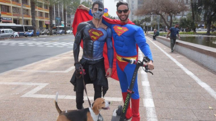 סופרמן הגיע לתל אביב. צילום: אבשלום ששוני