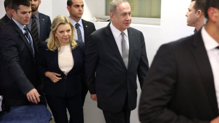 בנימין נתניהו ורעייתו שרה בבית המשפט. צילום: מוטי קמחי, פול