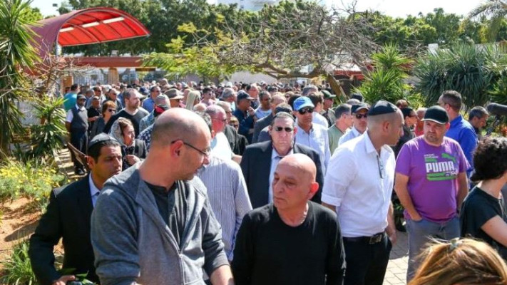 הלווייתו של מאיר איינשטיין, אתמול. צילום: דני מרון