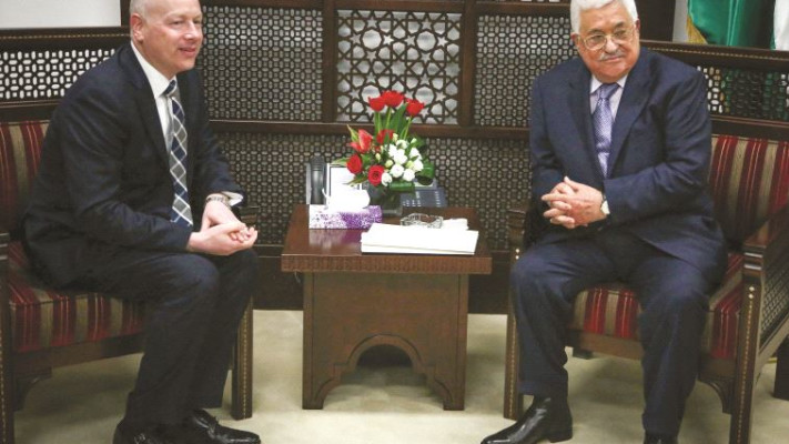 אבו מאזן וג'ייסון גרינבלט, שליחו של טראמפ. צילום: פלאש 90