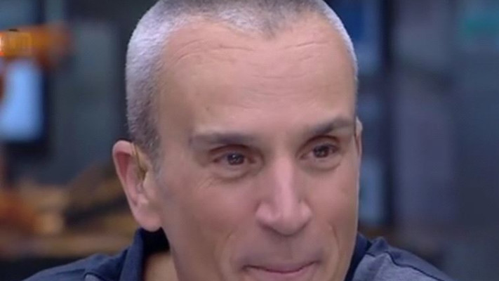 אברי גלעד דומע בשידור. צילום מסך 