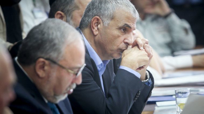 &quot;תמכו בחוק ואז שינו את עמדתם, מה קרה?&quot; כחלון וליברמן. צילום: אלכס קולומויסקי, פלאש 90