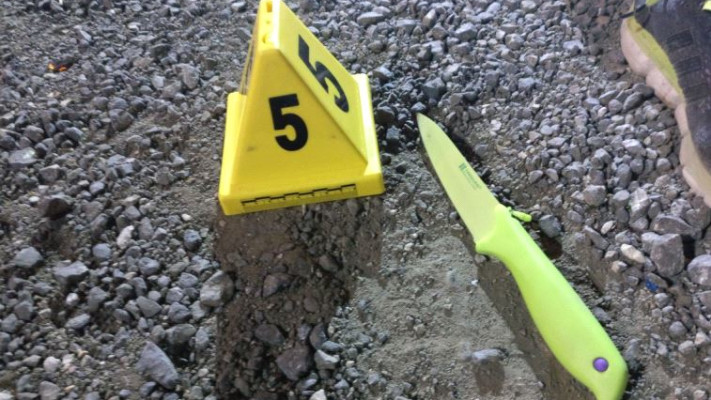 הסכין שנמצאה בזירת הפיגוע. צילום: תיעוד מבצעי מד&quot;א