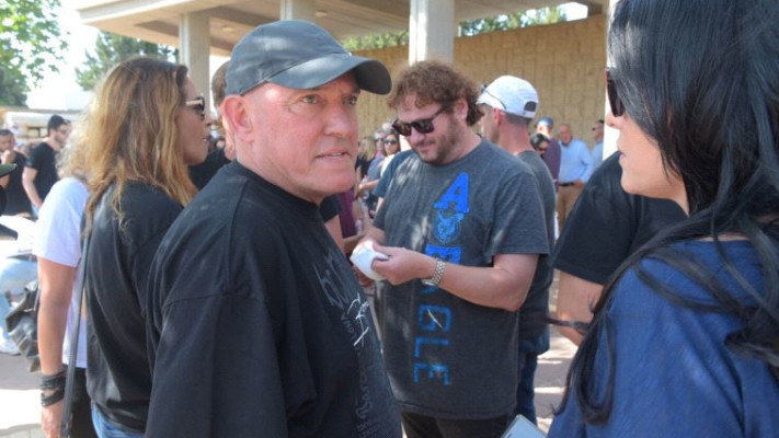 שלומי שבת בהלווייתה של יוספי. צילום: אבשלום ששוני