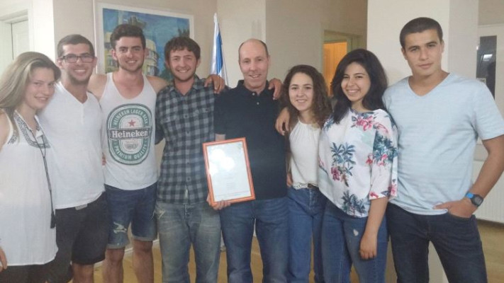 חברי המשלחת עם שגריר ישראל באלבניה