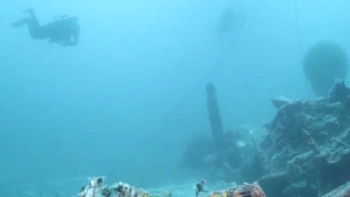 שרידי המפציץ, שהתרסק בשל פגיעה של חיל האוויר הגרמני במלחמת העולם השניה. טוויטר