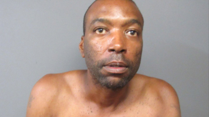 ג'יימס קינג, הפורץ העירום. צילום: טוויטר