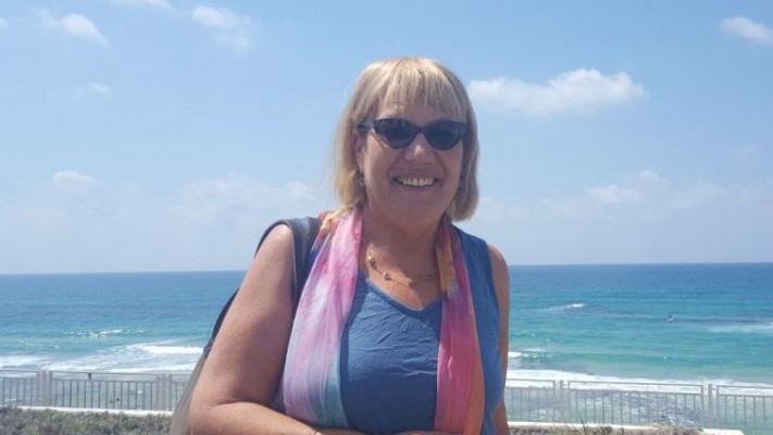 &quot;שבויים בתפיסות של מקרמה וסריגה&quot;, זיו