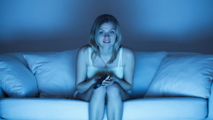 סקס? לא היום מותק, יש משהו מעניין בטלוויזיה. צילום: אינגאימג