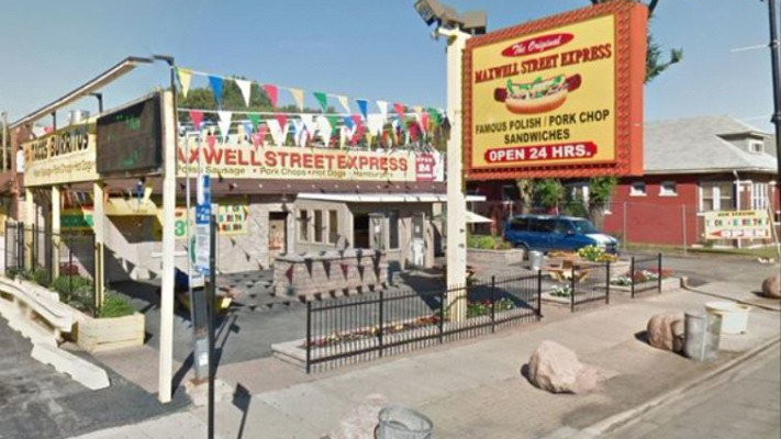 ניסה לשדוד דוכן נקניקיות, וירה לעצמו באיבר המין. צילום מסך