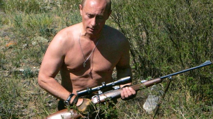 פוטין בלי חולצה. צילום מסך