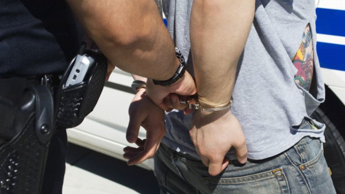 בעל, אישה וחמות נעצרו ובילו יחד בכלא בסוף השבוע. אילוסטרציה: אינגאימג