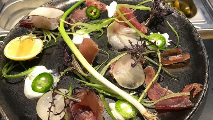 שילוב של מאכלים מכל הסוגים. צילום: אנטולי מיכאלו