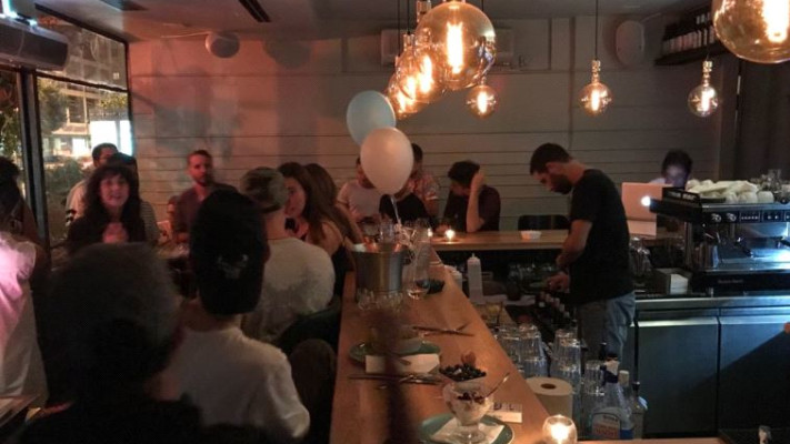 מסעדה שוקקת חיים. BUBA בר. צילום: אנטולי מיכאלו