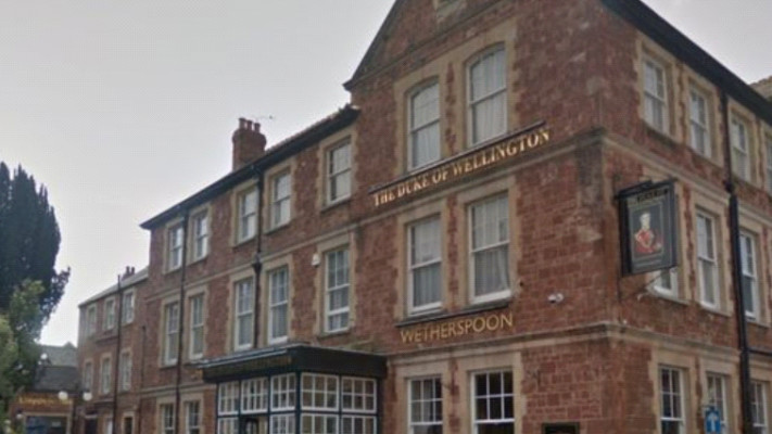 פאב הדוכס מוולינגטון, בסומרסט, אנגליה. צילום מסך: גוגל מאפס