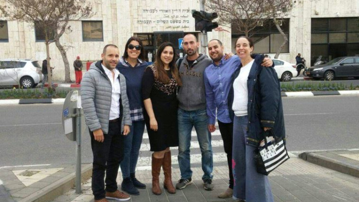 חברי הוועד המנהל של יציגים, בכניסה לבית הדין לענייני עבודה