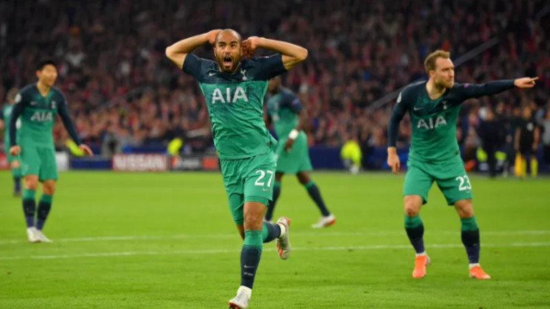 שחקני טוטנהאם חוגגים