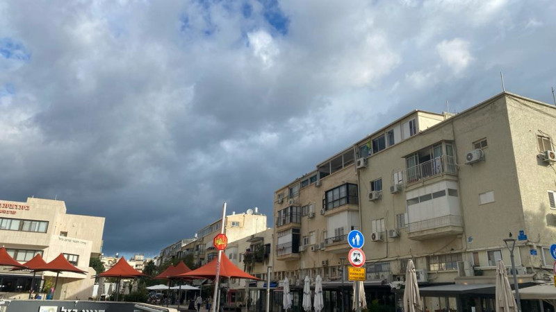 מזג אוויר מעונן חלקית בתל אביב