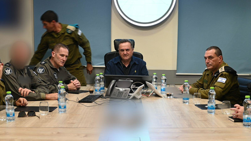 אייל זמיר, ישראל כ"ץ, תומר בר
