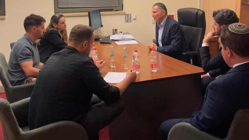 ח"כ יולי אדלשטיין בפגישה עם נציגים מארגוני משרתים