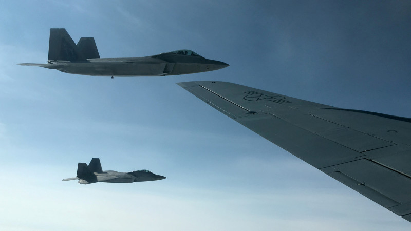 שני מטוסי קרב אמריקאים F-22 בתרגיל עם הנורבגים, 2018