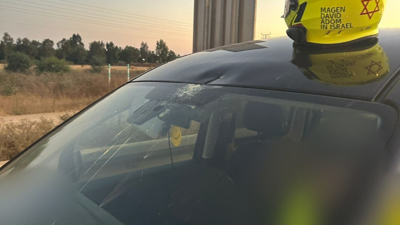 רכב במרכז הארץ שנפגע מרסיס