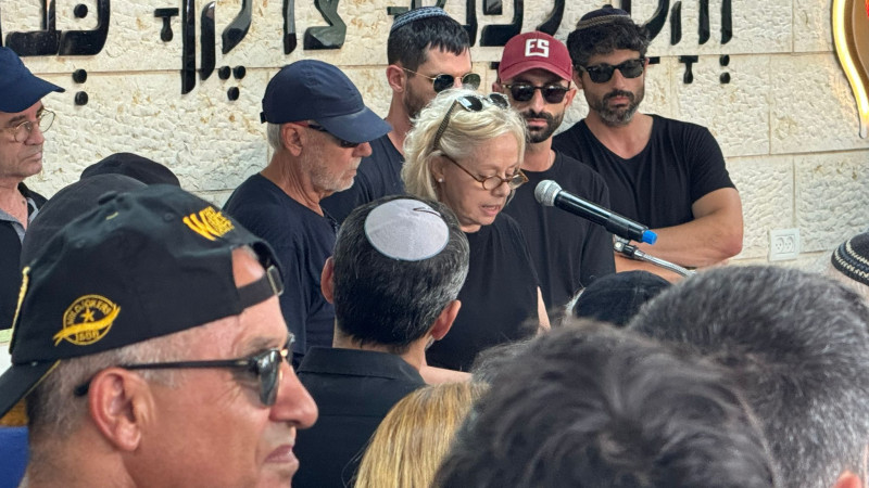 גלי בהרב מיארה בהלוויתו של ציון מיארה ז"ל