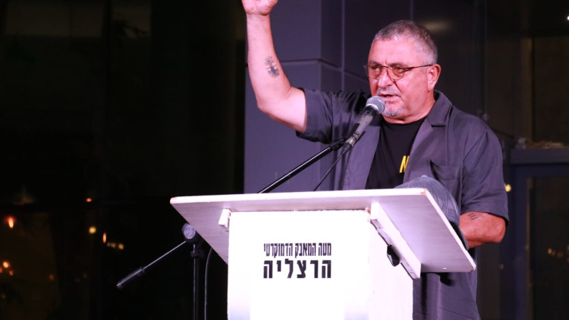 דני אלגרט בעצרת החטופים בהרצליה