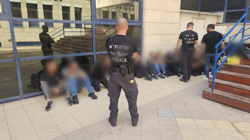 12 פועלים פלסטינים נעצרו במסעדה בנמל יפו