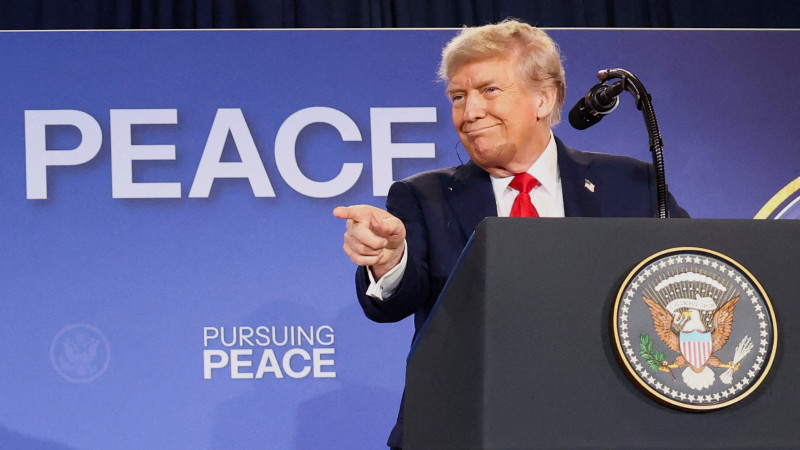 דונלד טראמפ בפגישה עם ולדימיר פוטין באלסקה