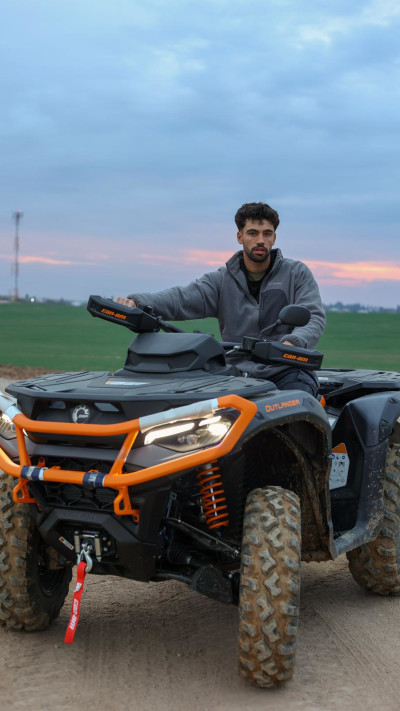 אביב מועזיז, הבעלים של הטרקטורון 