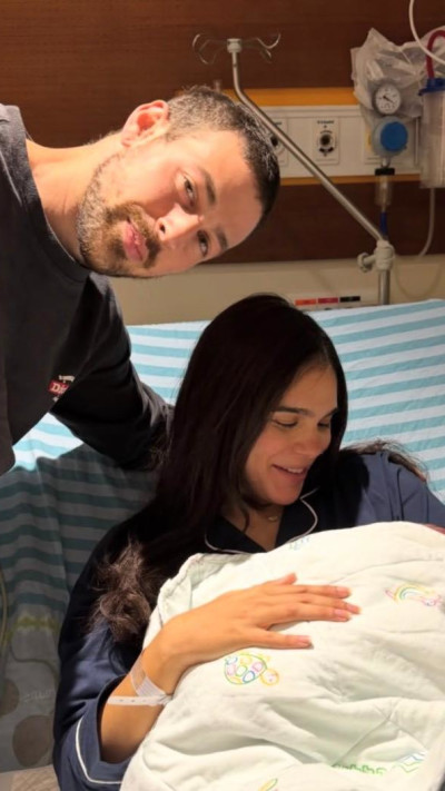 נויה אריאלי ודור טאוב ברגע הלידה (צילום: מתוך אינסטגרם)