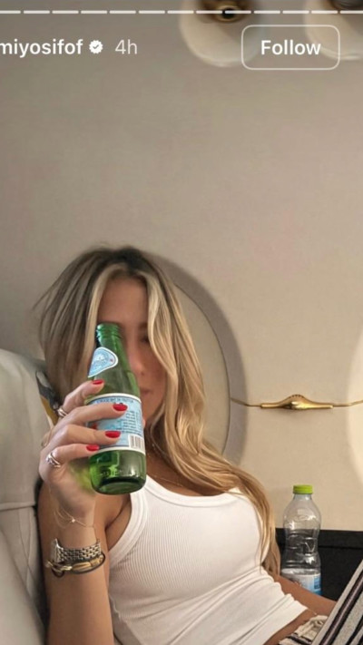 בשבוע שעבר: רומי יוסיפוף שהייתה בדרך למיקונוס במטוס הפרטי (צילום: אינסטגרם)