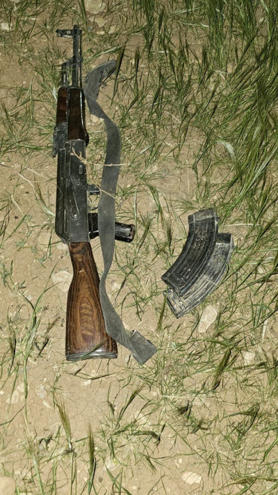 הנשק שנתפס על החשודים מירדן (צילום: דובר צה''ל)