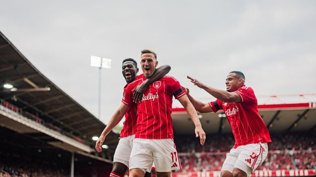 כריס ווד חוגג, פורסט ניצחה (צילום: Ritchie Sumpter)