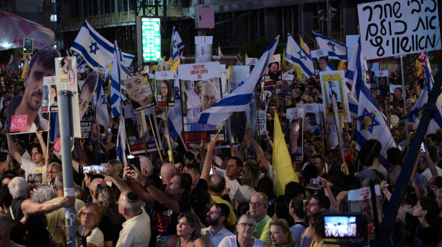 המונים בעצרת המרכזית להשבת החטופים "יום העצירה" (צילום: אבשלום ששוני)