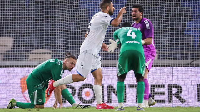 מוחמד שכר שחקן מכבי בני ריינה חוגג מול מכבי חיפה (צילום: מאור אלקסלסי)