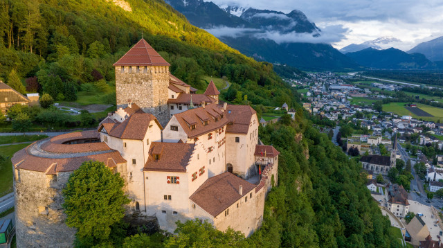 טירת ואדוץ בליכטנשטיין (צילום: שאטרסטוק)
