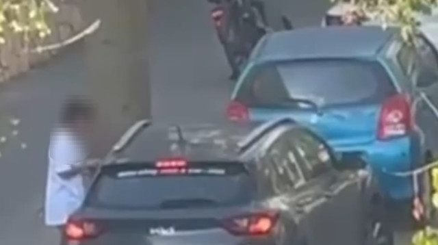 שוטרת סמויה רוכשת סמים (צילום: דוברות המשטרה)