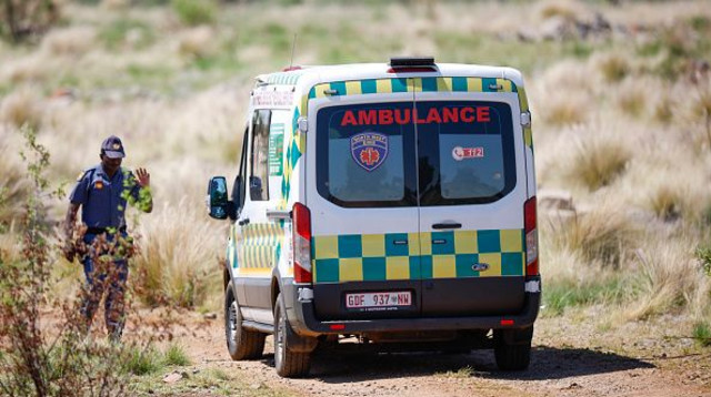 אמבולנס בדרום אפריקה (צילום: PHILL MAGAKOE)