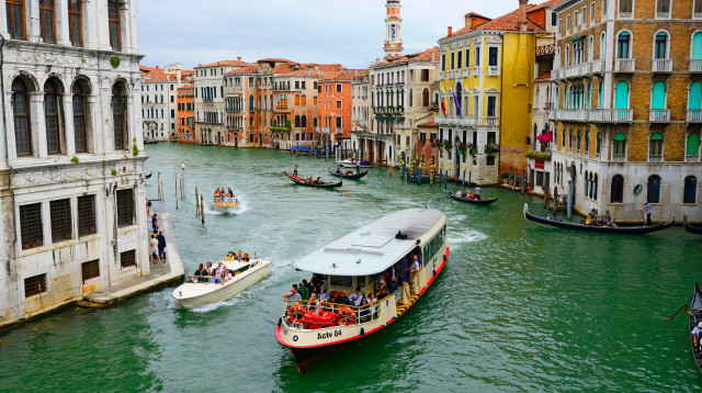 "טרגטי" - מעבורת מקומית בוונציה (צילום: שאטרסטוק)