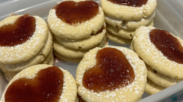 עוגיות ריבה בצורת לבבות (צילום: ליאל עזור)